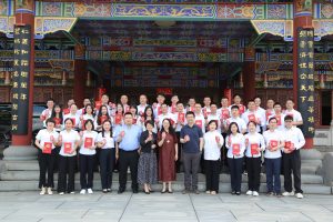以实践绘就华彩人生，，，，，，，，用行动誊写闪亮未来