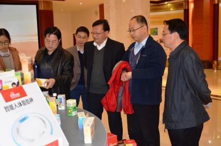 国家食药监总局向导到 luck18调研 (1).jpg