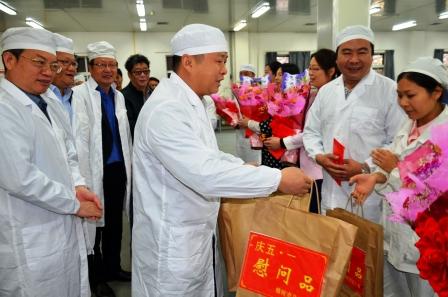 樟树市向导2016五一节前夕走访慰问 (1).jpg