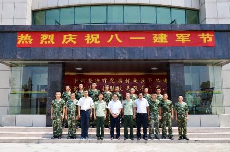 luck18走访慰问驻樟树消防武警官兵 (1).jpg